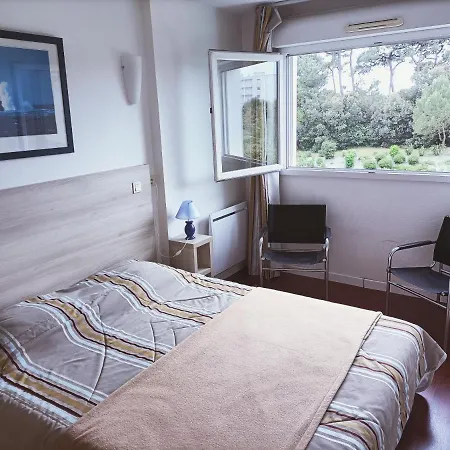 Superbe Avec Piscine Chauffee Et Parking Prive - La Cle Chaumoise