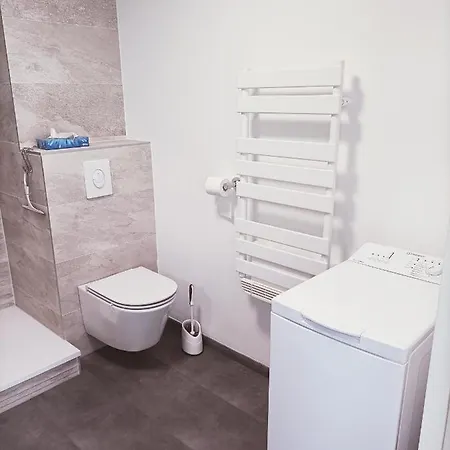 Superbe Avec Piscine Chauffee Et Parking Prive - La Cle Chaumoise *