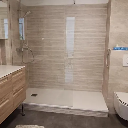 Superbe Avec Piscine Chauffee Et Parking Prive - La Cle Chaumoise