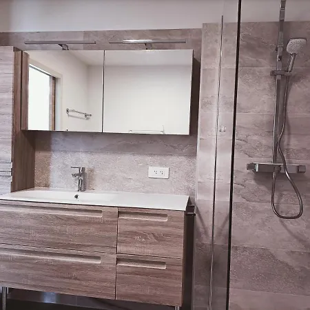 Superbe Avec Piscine Chauffee Et Parking Prive - La Cle Chaumoise Apartman *