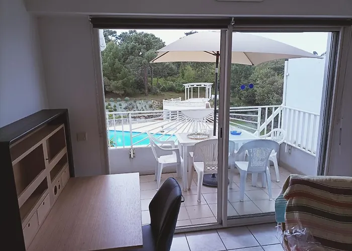 Superbe Avec Piscine Chauffée Et Parking Privé - La Clé Chaumoise